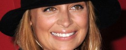 Nicole Richie Nippleslip Tijdens Een Modeshow Nicole_Richie_nippleslip_fashion_show