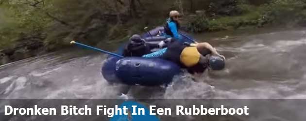 Dronken Bitch Fight In Een Rubberboot