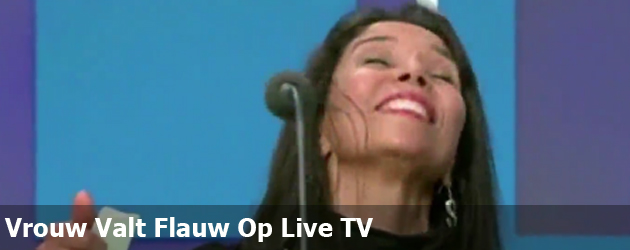 Vrouw Valt Flauw Op Live TV  