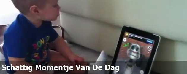 Schattig Momentje Van De Dag; baby en tablet
