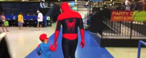 Schattig Momentje Van De Dag; Spider-man vader & Spider-man zoon