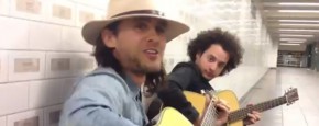 Jared Leto Zingt Een Liedje In De Metro