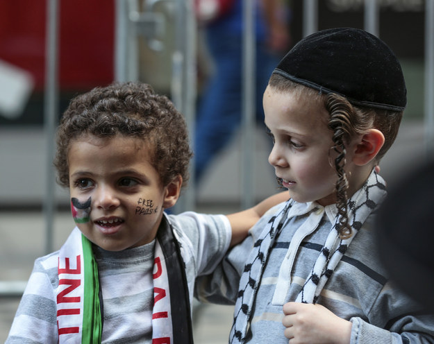 Palestijns En Joods Kind Worden Vriendjes - PrutsFM