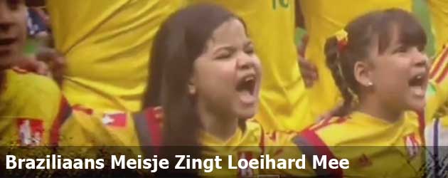 Braziliaans Meisje Zingt Loeihard Mee