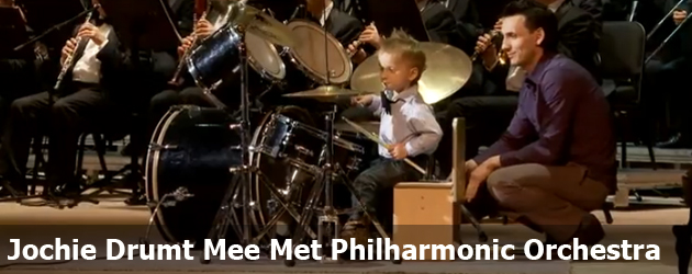 Jochie Drumt Mee Met Philharmonic Orchestra