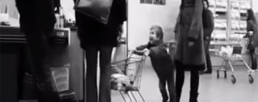 Vervelend Kind Afgestraft In De Supermarkt
