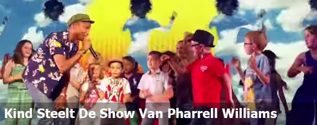 Kind Steelt De Show Van Pharrell Williams