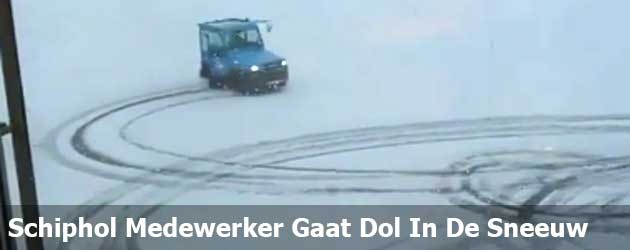 Schiphol Medewerker Gaat Dol In De Sneeuw