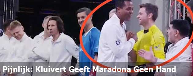 Pijnlijk: Kluivert Geeft Maradona Geen Hand